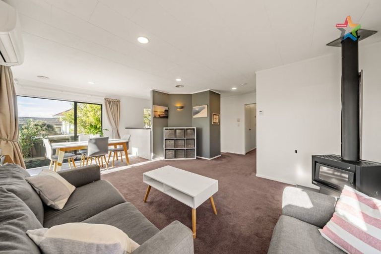 Photo of property in 21 Jasmine Grove, Maungaraki, Lower Hutt, 5010