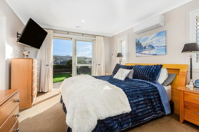 Photo of property in 86 Queen Charlotte Drive, Aotea, Porirua, 5024