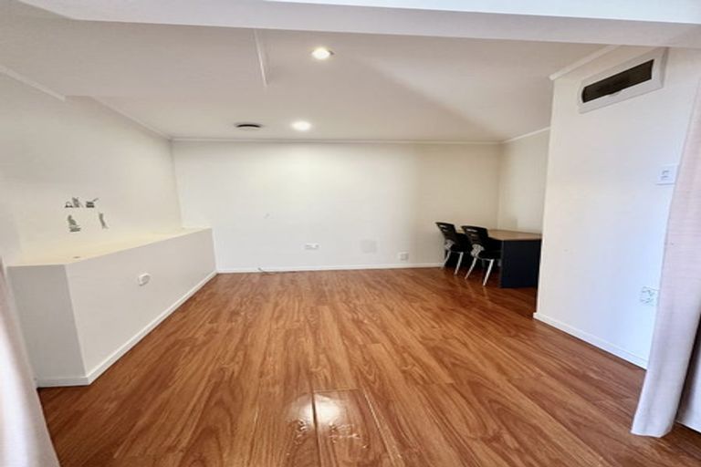 Photo of property in 23a Lyttelton Avenue, Forrest Hill, Auckland, 0620