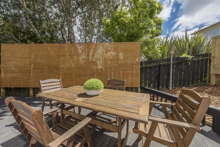 Photo of property in 23 Luckens Road, West Harbour, Auckland, 0618