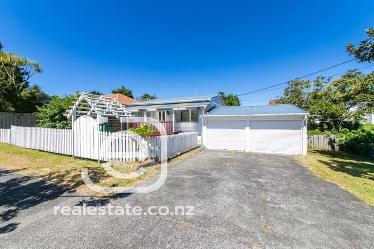 Photo of property in 18 Newington Road, Henderson, Auckland, 0612
