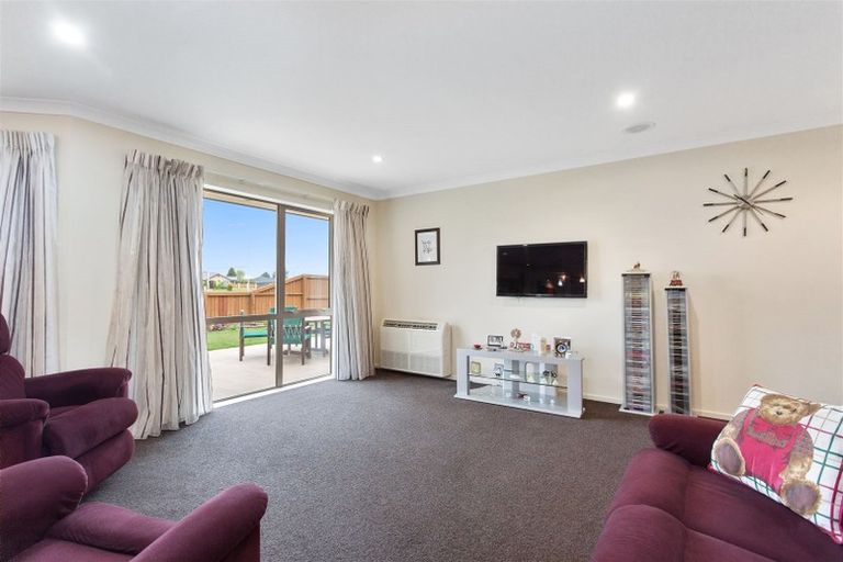 Photo of property in 18 Lancewood Way, Rangiora, 7400