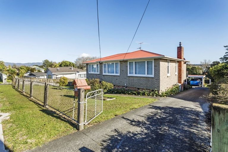 Photo of property in 13 Newington Road, Henderson, Auckland, 0612