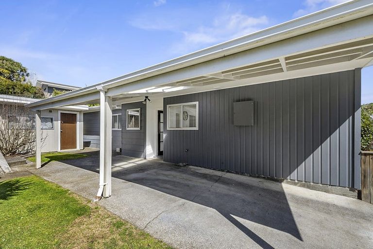 Photo of property in 1 Ross Place, Blagdon, New Plymouth, 4310