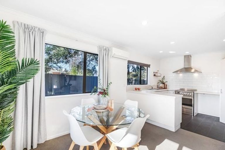 Photo of property in 52a Vivian Street, Burwood, Christchurch, 8083