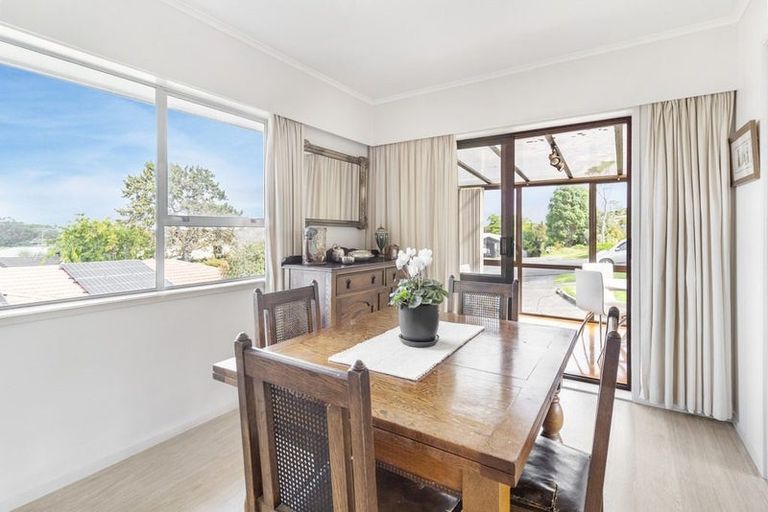 Photo of property in 1/98 Lincoln Park Avenue, Massey, Auckland, 0614