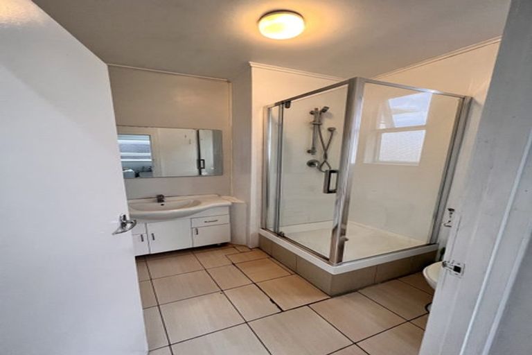 Photo of property in 27 Rathgar Road, Henderson, Auckland, 0610