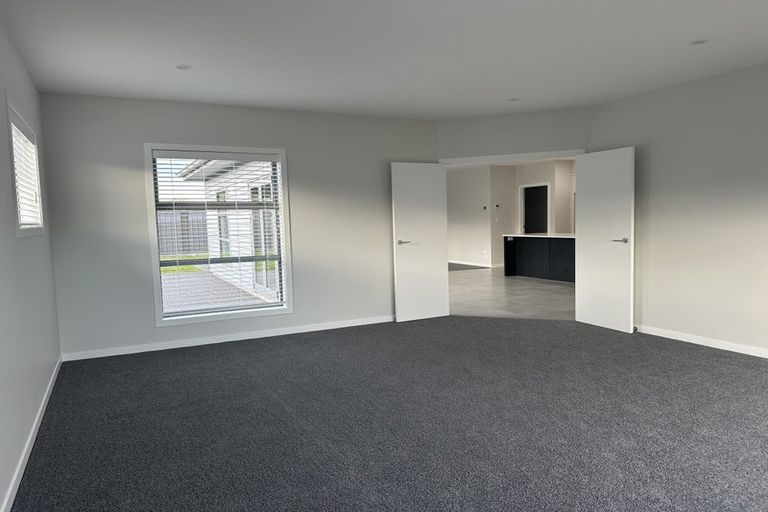 Photo of property in 5 Cassin Place, Taradale, 4112