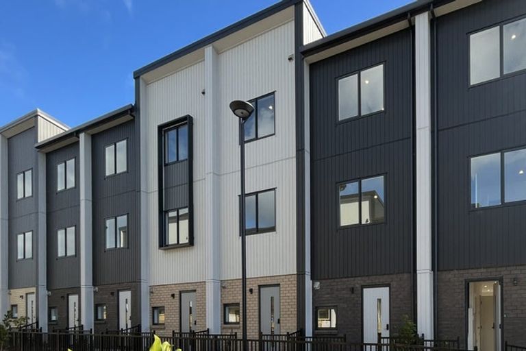 Photo of property in 3/25 Jabuka Street, Glen Eden, 0602