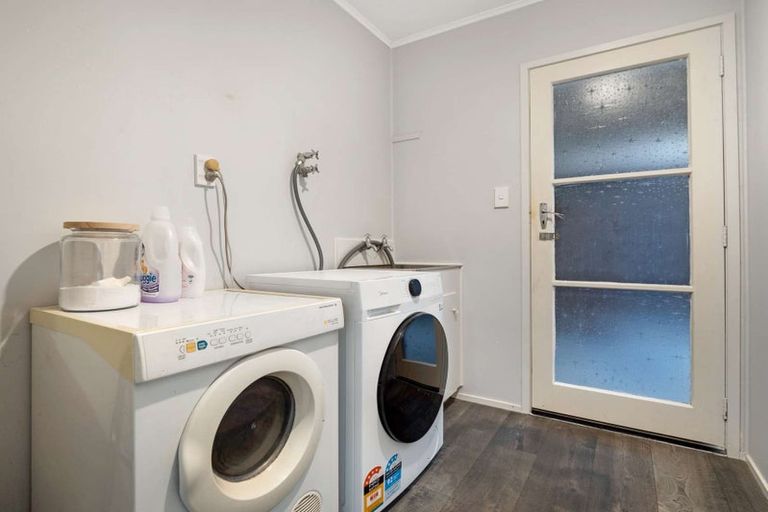 Photo of property in 112a Queen Street, Waiuku, 2123