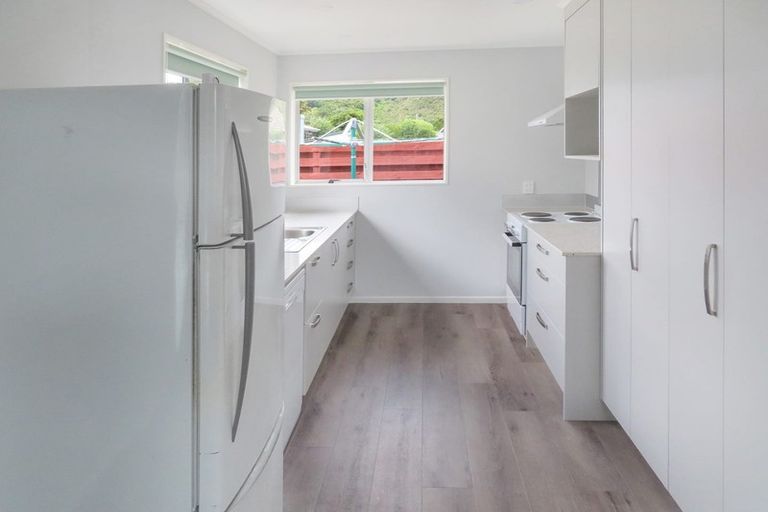 Photo of property in 18c Saint Ronans Avenue, Waterloo, Lower Hutt, 5011