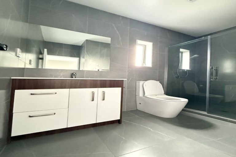 Photo of property in 4 Kearney Place, Massey, Auckland, 0614