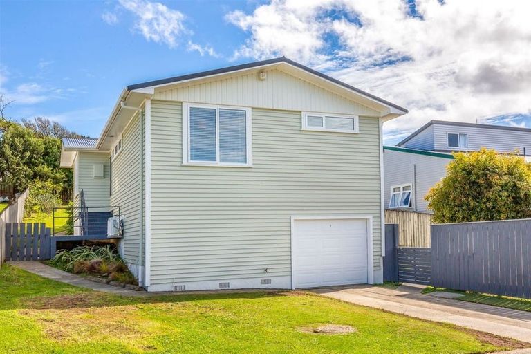 Photo of property in 51 Beaumaris Crescent, Ascot Park, Porirua, 5024