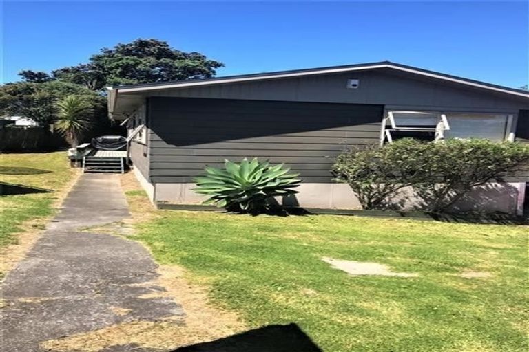 Photo of property in 3 Wickstead Place, Massey, Auckland, 0614