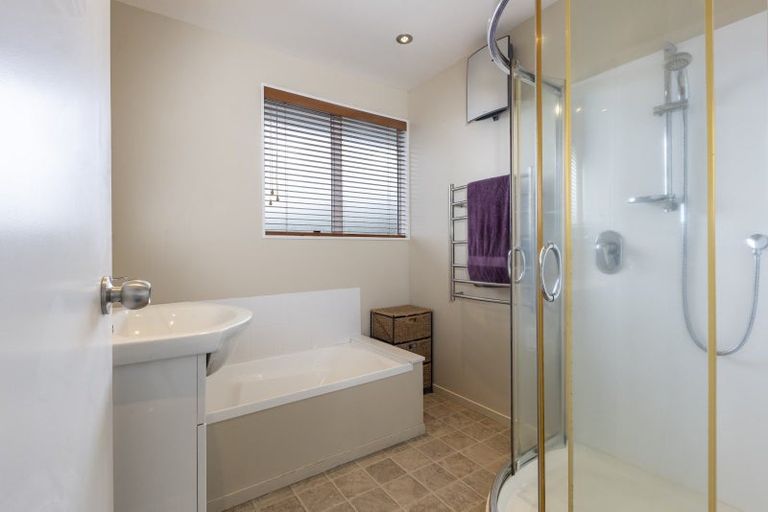 Photo of property in 26 Killygordon Place, Massey, Auckland, 0614