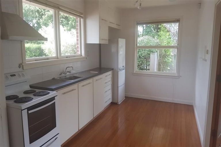 Photo of property in 98 Crofton Road, Harewood, Christchurch, 8051