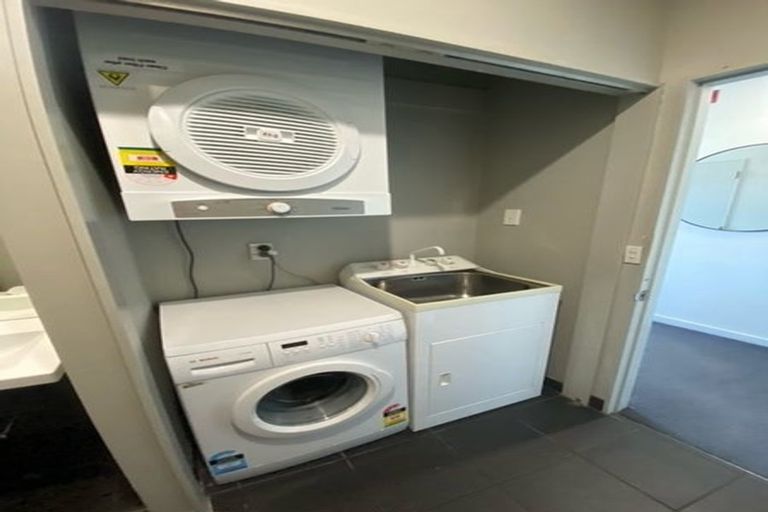 Photo of property in 17 Kent Terrace - Kent Apartments, 7d/16 Kent Terrace, Mount Victoria, Wellington, 6011