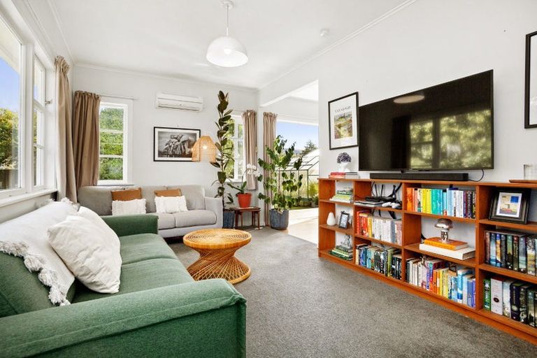 Photo of property in 19 Naenae Road, Naenae, Lower Hutt, 5011
