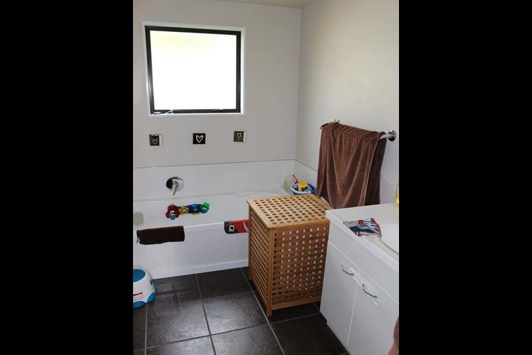 Photo of property in 37 Puriri Road, Pukekohe, 2120