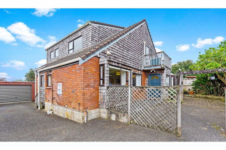 Photo of property in 2/58 Hillcrest Avenue, Hillcrest, Auckland, 0627