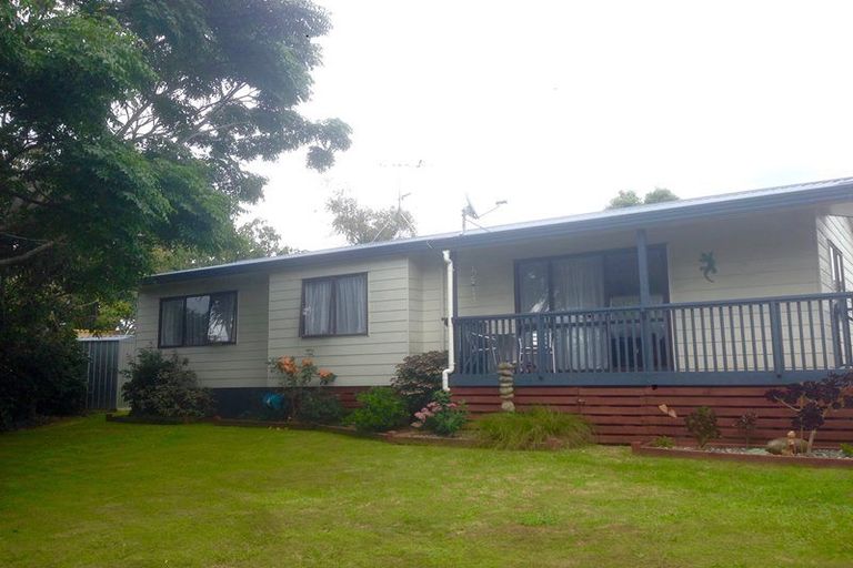 Photo of property in 37 Puriri Road, Pukekohe, 2120