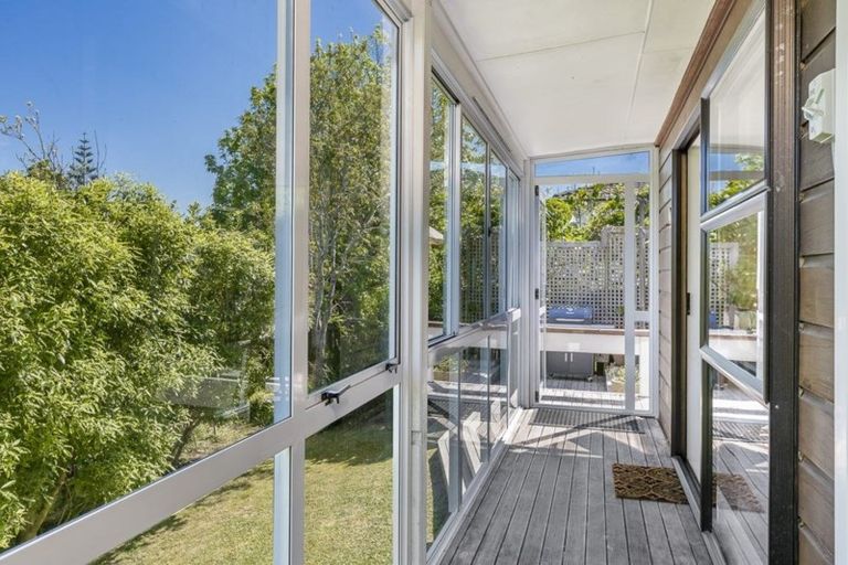 Photo of property in 72 Gloria Avenue, Te Atatu Peninsula, Auckland, 0610