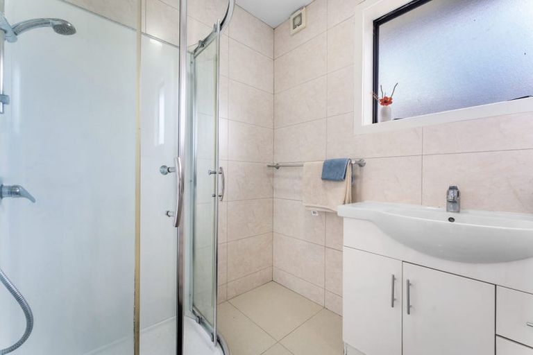 Photo of property in 36 Barrys Road, Glendene, Auckland, 0602