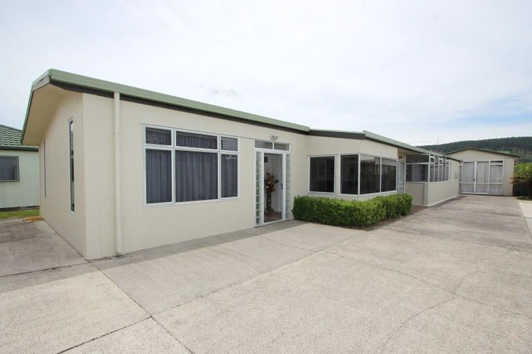 Photo of property in 104 Hetherington Road, Whangamata, 3620