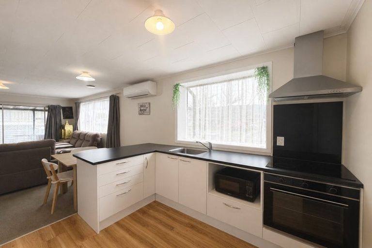 Photo of property in 1/18 Oregon Drive, Maoribank, Upper Hutt, 5018