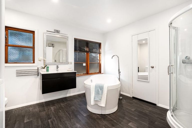 Photo of property in 142 Severn Street, Island Bay, Wellington, 6023