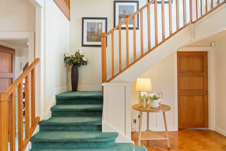 Photo of property in 7 Marine Terrace, Bayswater, Auckland, 0622