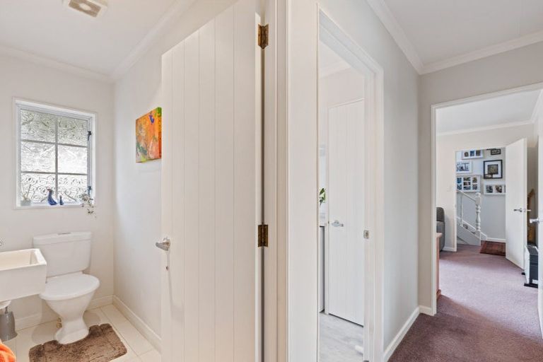 Photo of property in 5 Tamati Place, Merrilands, New Plymouth, 4312