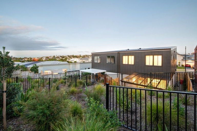 Photo of property in 28b Kukuwai Avenue, Red Beach, 0932