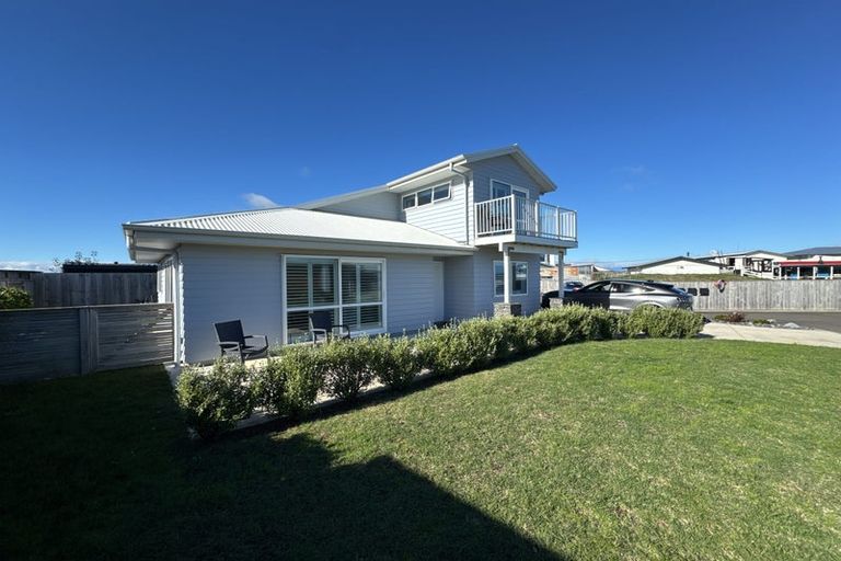 Photo of property in 6 Snappers Lane, Foxton Beach, Foxton, 4815