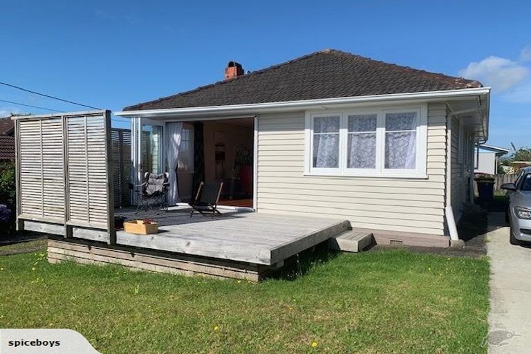 Photo of property in 7 Tatau Way, Te Atatu Peninsula, Auckland, 0610