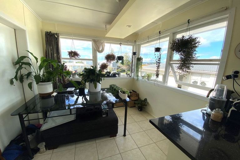 Photo of property in 30 Megan Avenue, Pakuranga Heights, Auckland, 2010