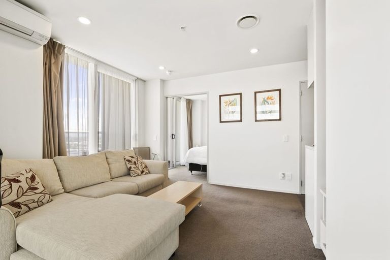 Photo of property in 909/17 Osterley Way, Manukau, Auckland, 2104