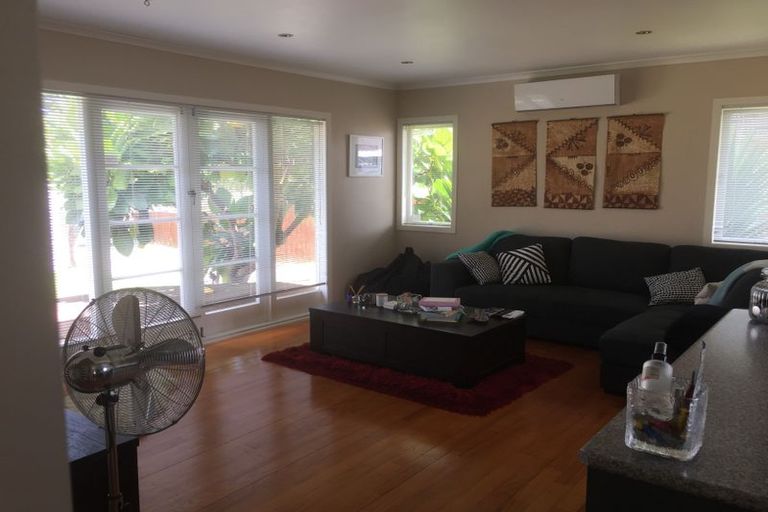 Photo of property in 47 Hereford Street, Te Atatu Peninsula, Auckland, 0610