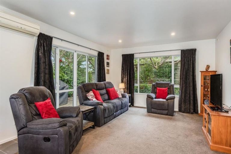Photo of property in 42d James Cook Drive, Whitby, Porirua, 5024