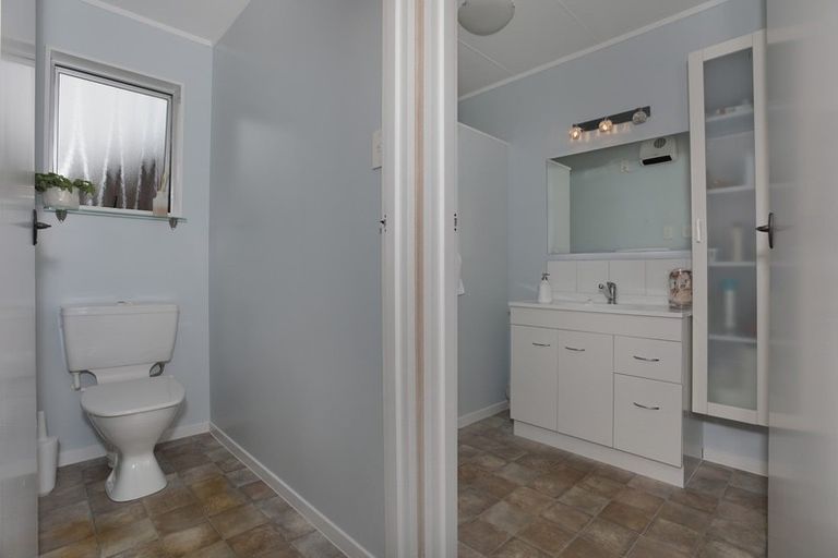 Photo of property in 5 Oxford Street, Marton, 4710