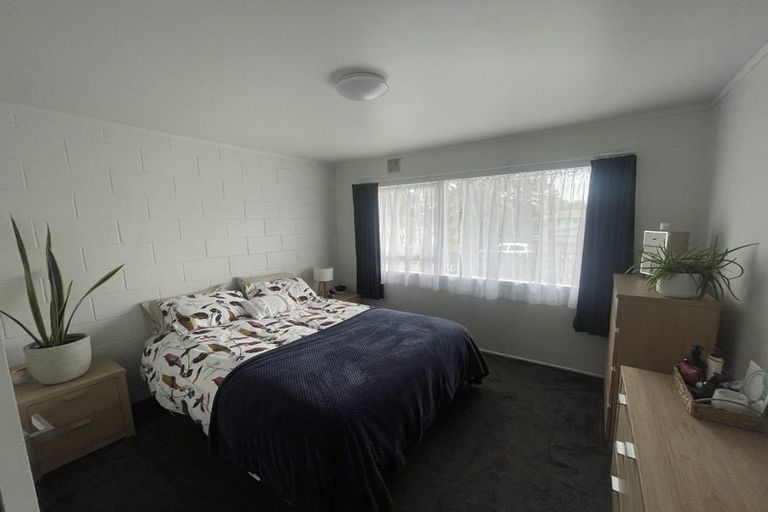 Photo of property in 2/27 Roberts Road, Te Atatu South, Auckland, 0610