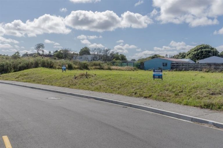 Photo of property in 27 Seagrass Place, Otaki Beach, Otaki, 5512