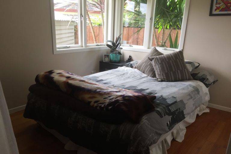 Photo of property in 47 Hereford Street, Te Atatu Peninsula, Auckland, 0610