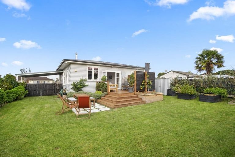 Photo of property in 18 Sandspit Road, Waiuku, 2123