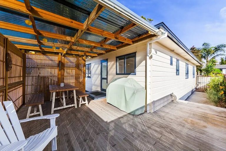 Photo of property in 19a Don Buck Road, Massey, Auckland, 0614