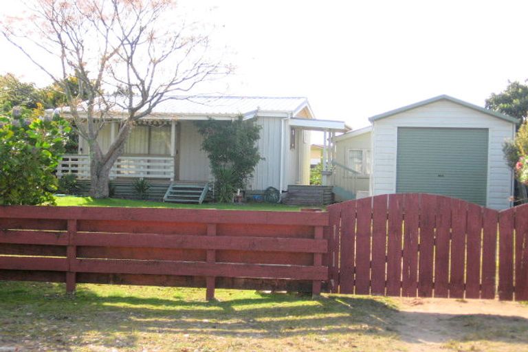 Photo of property in 217 Linton Crescent, Whangamata, 3620