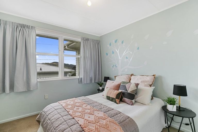 Photo of property in 57 Mark Avenue, Paparangi, Wellington, 6037