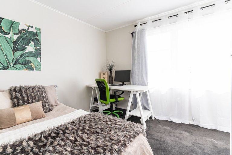 Photo of property in 6 Newhaven Place, Roslyn, Palmerston North, 4414