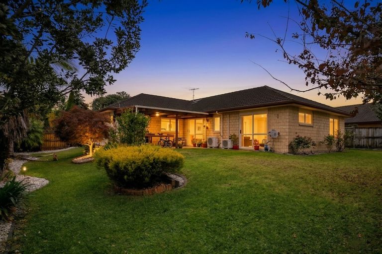 Photo of property in 35 Croftview Road, Wattle Downs, Auckland, 2103
