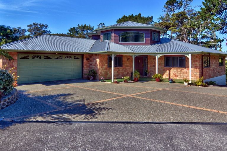 Photo of property in 12 Greenwoods Close, Titirangi, Auckland, 0604